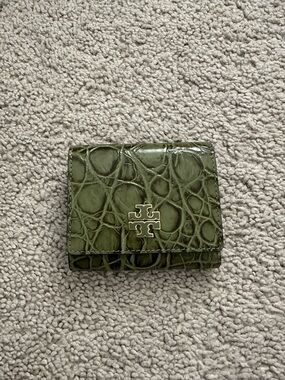 NWT Tory Burch Britten Compact Wallet 175820